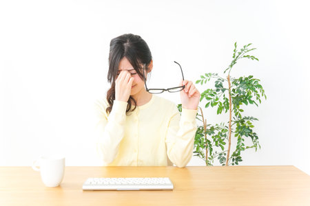 Young woman being be?fatigued with office workの写真素材