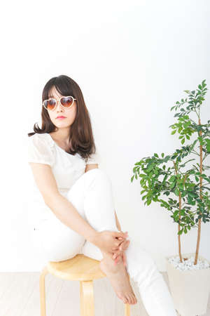 Young woman wearing sunglassesの写真素材