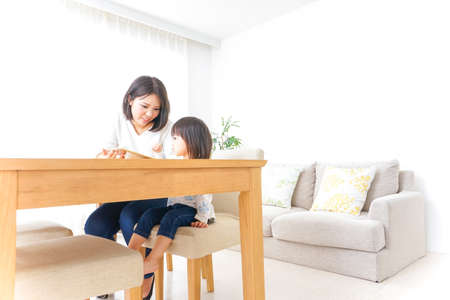 Child using smartphoneの写真素材