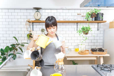 young woman making drip coffeeの写真素材