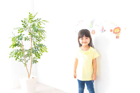 Child putting a sealの写真素材