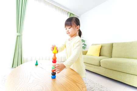 A child playing with the blocksの写真素材