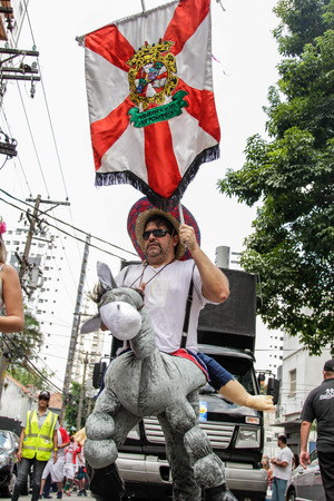 Sao Paulo, Brazil February 18, 2017: An unidentified group of people singing and dancing at popular type of street carnival at Passaram a Mao na Pompeia Samba Group in Sao Paulo, Brazil.のeditorial素材