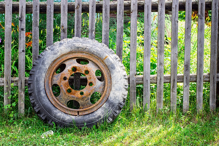 Old Tire in a wooden fenceの写真素材