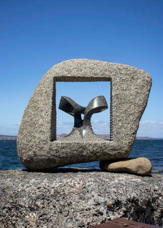 Stone statue of a boat cleat overlooking the oceanのeditorial素材