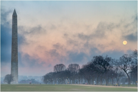 Washington Monument on a Cold Winter Morningの写真素材