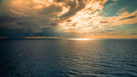 Sun Rays off the Bowの写真素材