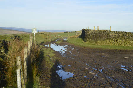 Peak & Northern Footpath sign 169 Sponds Hill.