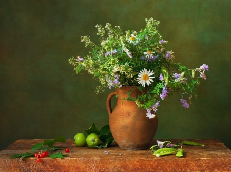 Still life with wildflowers and red currantsの写真素材