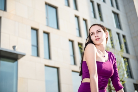 Woman in city - portraitの写真素材