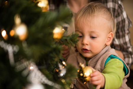 Closeup shot of a kid near xmas treeの写真素材