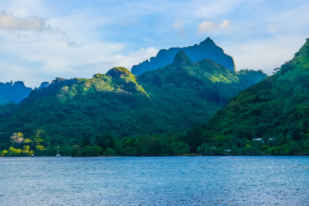Moorea, French Polynesia: 09/03/2018: Beautiful landscape of the green mountains in Moorea, French Polynesiaのeditorial素材