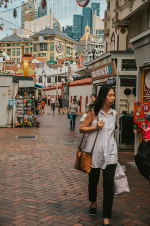 Singapore - May 03, 2019 - Chinatown in Singapore, the famous place for tourists to visit many shops and street food. Inexpensive food stalls are numerous in the city so Singaporeans dine outのeditorial素材