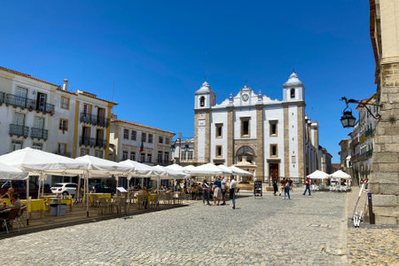 Evora, Portugal: 09/05/2021: View of the Giraldo square located on Evora, Portugalのeditorial素材