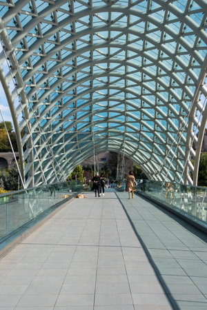 Tbilisi, GEORGIA : 05 - 10 - 2022 : The Bridge of Peace is a modern bow-shaped pedestrian bridge over the Kura River in old Tbilisi, Georgiaのeditorial素材