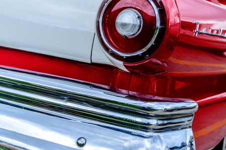 1950 s red and white Ford Fairlaneのeditorial素材
