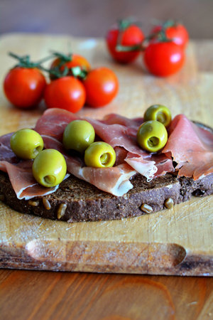 Fresh and healthy wholemeal bread with ham and vegetablesの写真素材