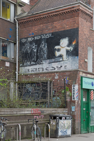 April 2014 - Bristol, United Kingdom: A graffiti of Banksy called The Mild Mild West, of a bear with fire in his hand aiming at three police officers. The Mild Mild West, Hamilton House, Strokes Croft, BS1 3QY, Banksy Artのeditorial素材