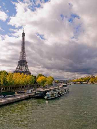 Picture of the seine panorama with the eiffel tower taken from the bridgeの写真素材