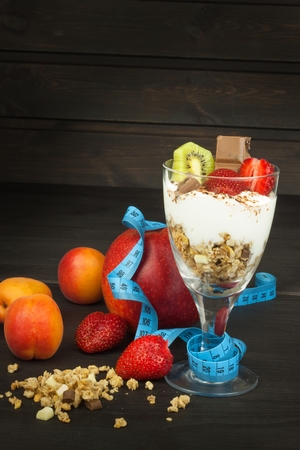 Glasses with yogurt and muesli. Healthy dietary supplements for athletes. Cheerios for breakfast. Muesli and fruit. The diet for weight loss. Muesli to eat. Sweet muesli. Muesli with yoghurt.の写真素材
