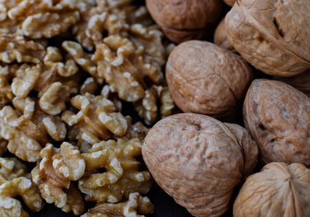 Walnuts with and without shell