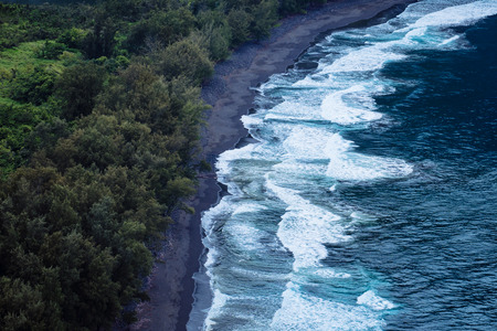 Rural ocean coastline with rough waves, Hawaii, USAの写真素材