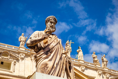 Detail of statue of St Peter in front of St Peters basilica, Vatican, Rome, Italyの写真素材