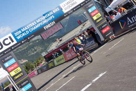 Vallnord, La Massana, Andorra. 17 July 2018. XCO MOUNTAIN BIKE MASTER WORLD CUP 2018, UCI, Mountain Bike World Cup MAsters 2018, Vallnord Andorra. 17/07/2018 Credit: Martin Silva Cosentino / Alamy Live Newsのeditorial素材
