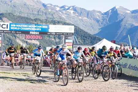 Vallnord, La Massana, Andorra. 17 July 2018. XCO MOUNTAIN BIKE MASTER WORLD CUP 2018, UCI, Mountain Bike World Cup MAsters 2018, Vallnord Andorra. 17/07/2018 Credit: Martin Silva Cosentino / Alamy Live Newsのeditorial素材