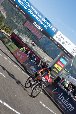 Vallnord, La Massana, Andorra. 17 July 2018. XCO MOUNTAIN BIKE MASTER WORLD CUP 2018, UCI, Mountain Bike World Cup MAsters 2018, Vallnord Andorra. 17/07/2018 Credit: Martin Silva Cosentino / Alamy Live Newsのeditorial素材
