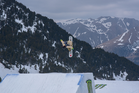 El Tarter, Andorra. 29 March 2019 : Snowboarder RYO AIZAWA JPN participating in the Total Fight 2019 Grandvalira Andorra.Credit: Martin SIlva Cosentino / Alamy Live News.のeditorial素材