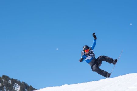El Tarter, Andorra. 29 March 2019: Snowboarder participating in the Total Fight 2019 Grandvalira Andorra.のeditorial素材