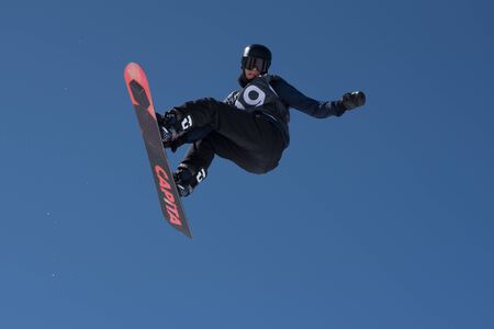 El Tarter, Andorra. 29 March 2019: Snowboarder participating in the Total Fight 2019 Grandvalira Andorra.のeditorial素材