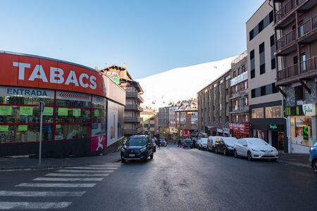 PAS DE LA CASA, ENCAMP. ANDORRA : 2020 18 FEB : SUNNY DAY IN THE POPULAR SKI RESORT IN PAS DE LA CASA, ANDORRAのeditorial素材