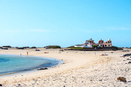 El Cotillo, Fuerteventura, Spain: 2020 October 2: House in the Playa de la Concha de El Cotillo in Fuerteventura, Spain in summer 2020.のeditorial素材