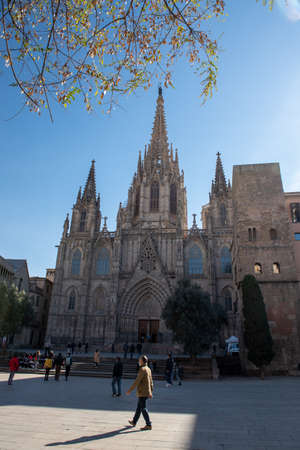 Barcelona, Spain: 2021 February 12: People walk along the Barcelona promenade in time of Covid 19 in winter 2021.のeditorial素材