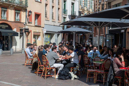 Toulouse, France : 2022 May 2 : People in restaurants on Sunny day in Toulouse, France in the summer of 2022.のeditorial素材