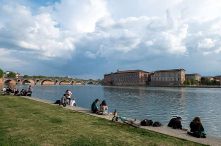 Toulouse, France : 2022 May 2 : Panorama of the promenade over the Garonne River on a Sunny day in Toulouse, France in the summer of 2022.のeditorial素材