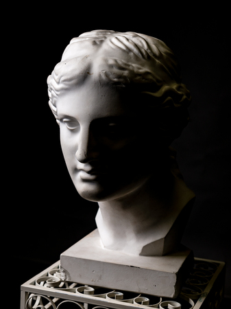 white clay head silhouette on black backgroundの写真素材