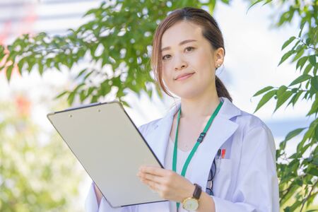 a woman in a white coatの写真素材