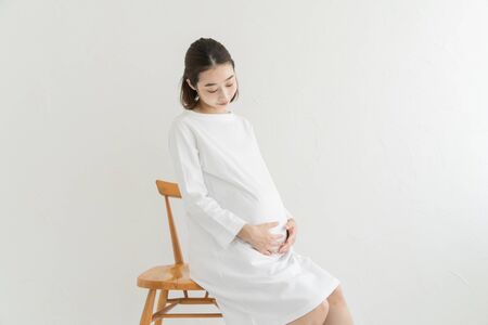 pregnant woman touching her tummyの素材 [FY310139555690]