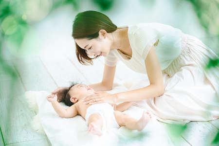 Asian mom and baby playing indoorsの写真素材