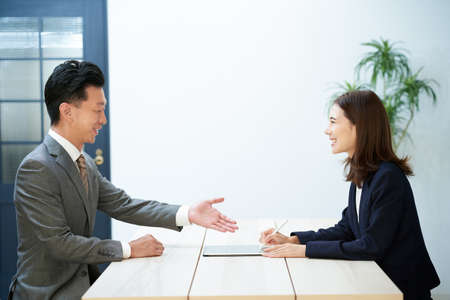 A woman signing using a tablet PC and stylus penの写真素材