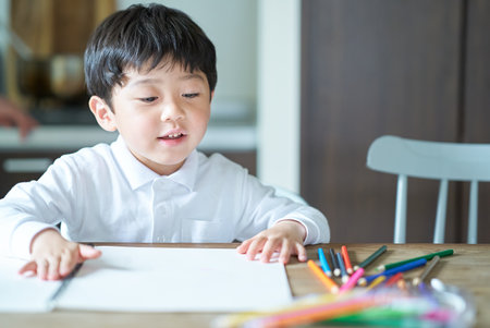 A child who is obsessed with drawing in the roomの写真素材