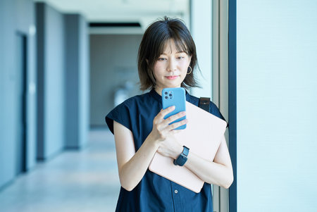 asian young woman holding a smartphoneの写真素材