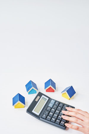 Colorful house models and calculator on the talbeの写真素材