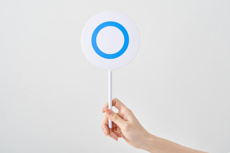 Circular answer card with a circle written on it and white backgroundの写真素材