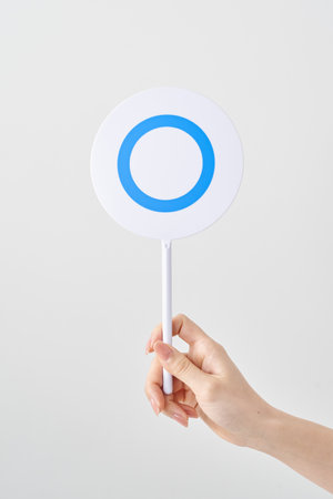 Circular answer card with a circle written on it and white backgroundの写真素材