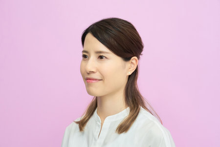 Portrait of a smiling young woman in casual clothesの写真素材