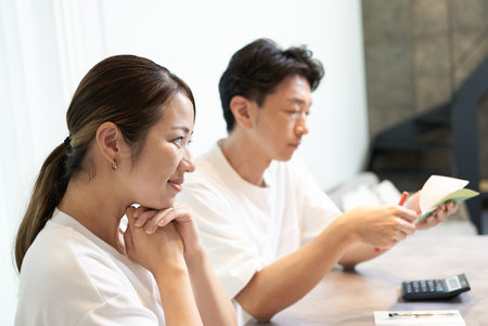 Woman smiling next to man indoorsの写真素材